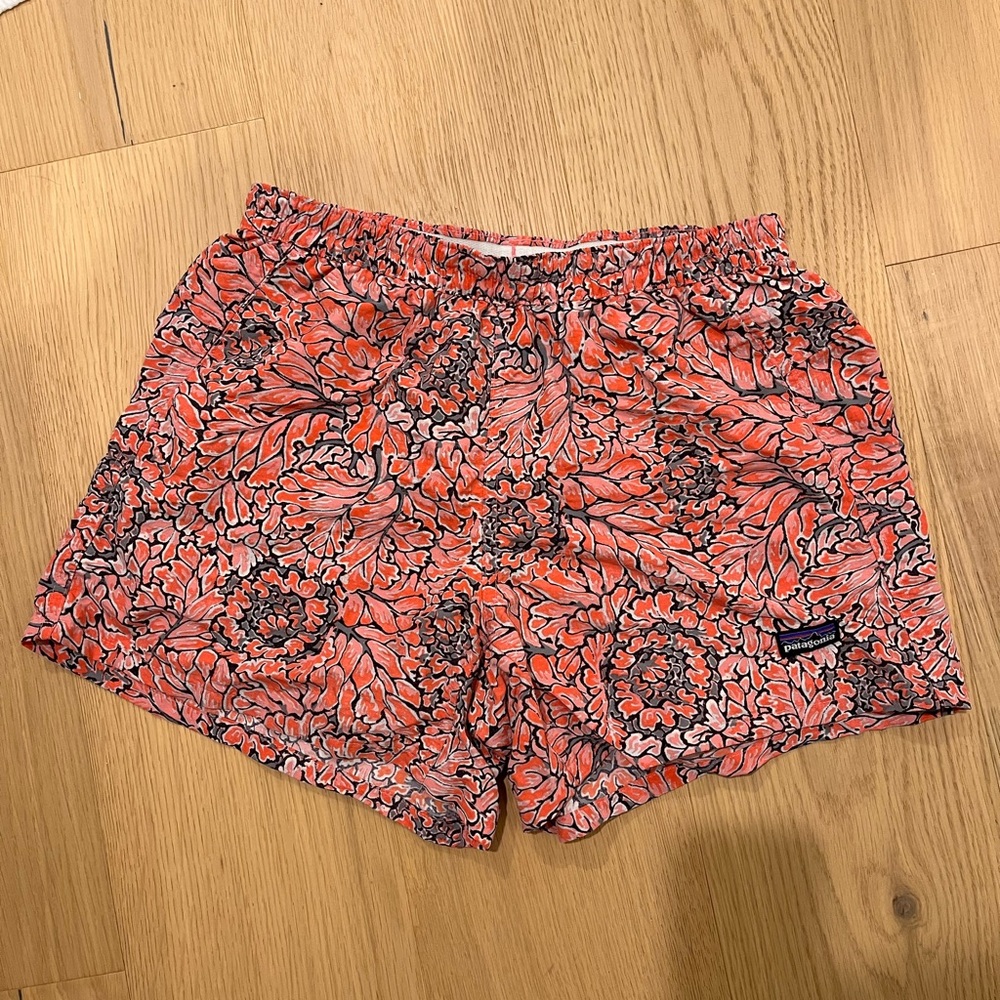 Women’s Patagonia Baggies Shorts Size Small in Pink Floral